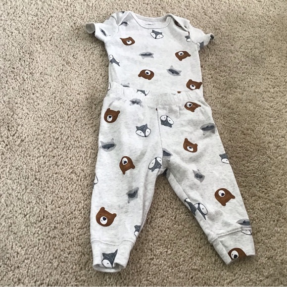 Carter’s two piece suit and one piece, Size 6M, excellent condition. - Picture 5 of 9